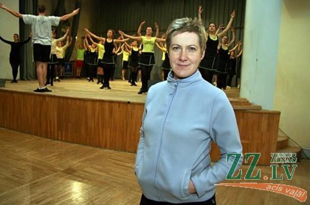 «Ar to, manuprāt, nevar lepoties neviens cits kolektīvs – LLU ir tā vieta, uz kurieni dodas studēt no visas Latvijas, un pēc tam, kad tāds bijušais «kalvēnietis» dodas atpakaļ uz savām mājām, viņš tur būs ja ne kolektīva vadītājs, tad dejotājs jau nu gandrīz noteikti,» ir pārliecināta Gunta Skuja. 
Autors: Agris Samcovs