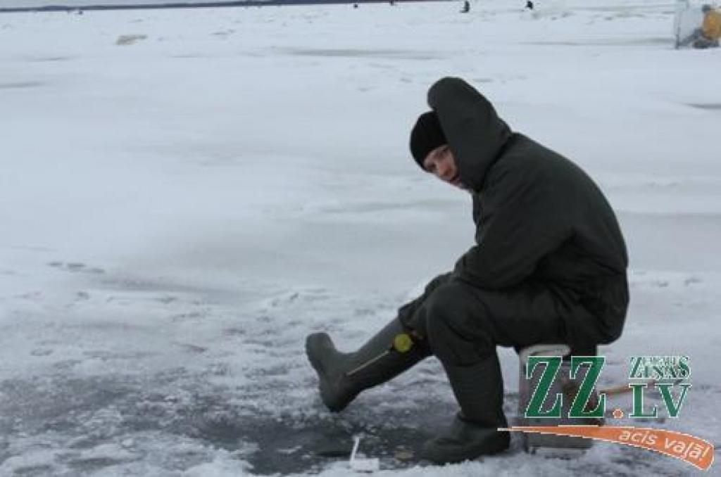 Pirmo reizi izbaudījis ziemas copi Peipusa ezerā, LLU studentam Krišjānim Karabeško šī nodarbe tā iepatikusies, ka marta vidū viņš plāno turp doties vēlreiz. 
Autors: Jekaterina Stubailova