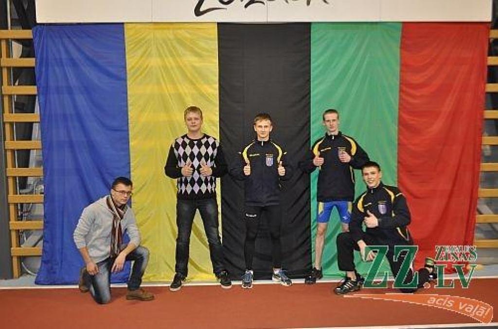 Autors: No sportistu personīgā albuma