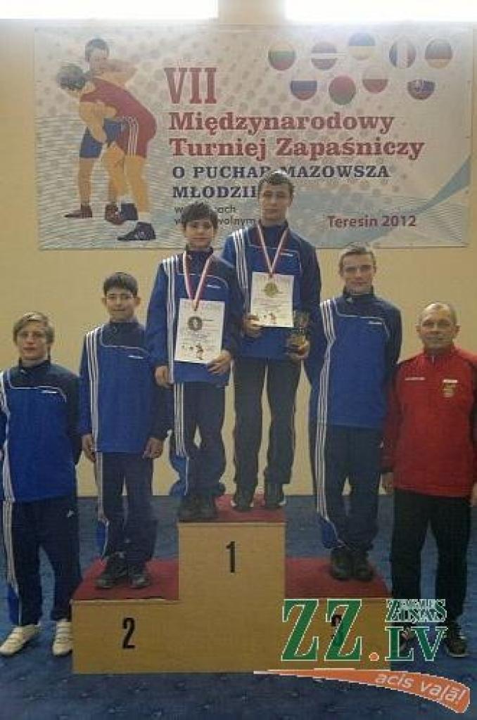 Autors: No sportistu personīgā albuma