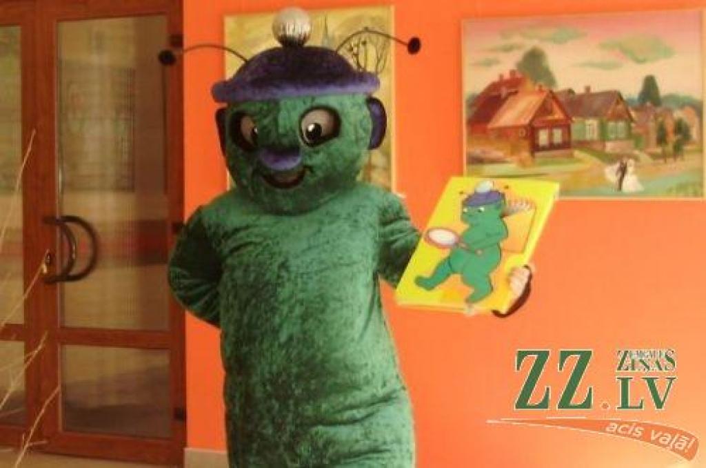 Lasīšanas veicināšanas programmas «Bērnu un Jauniešu žūrija» simbols Zaļais vīriņš Lasītprieks. 
Autors: Ligita Lapiņa, JZB