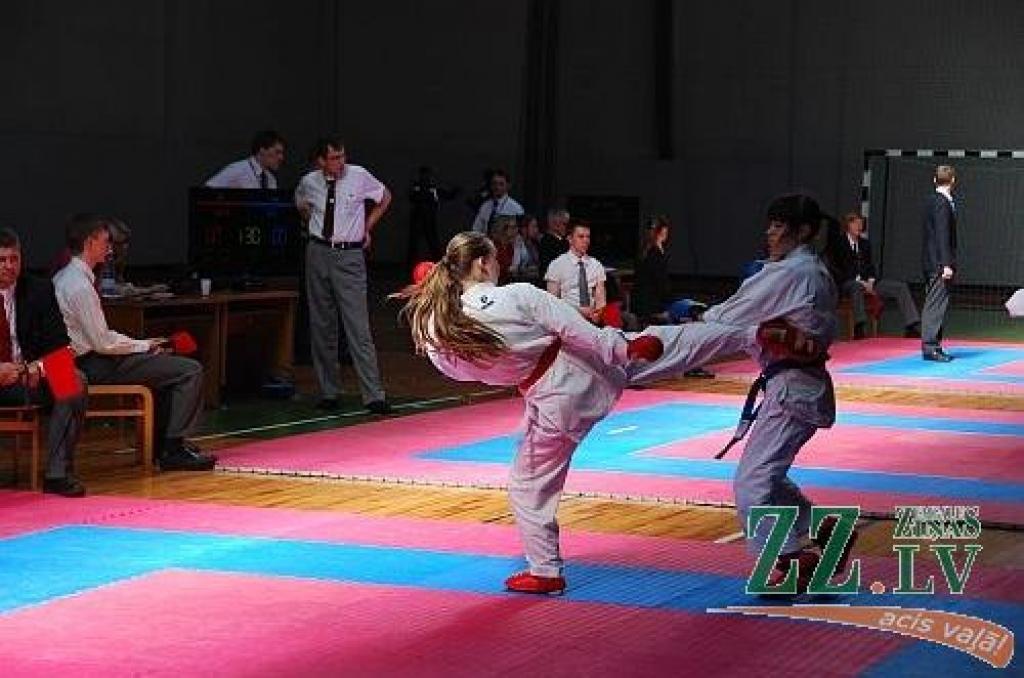 Autors: No sportistu personīgā albuma