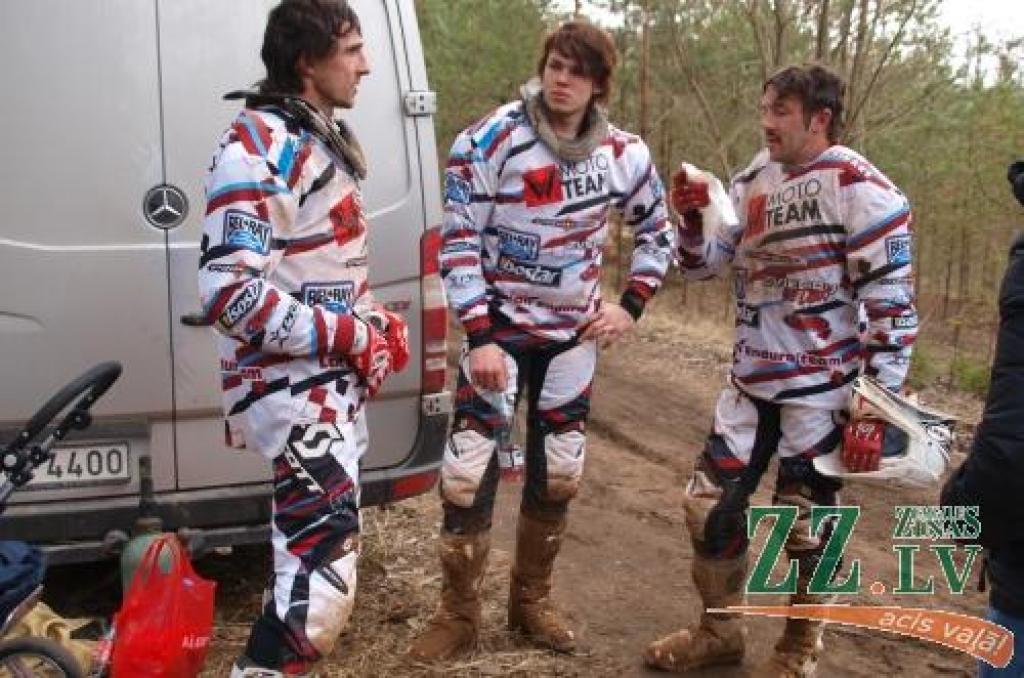 Autors: No sportistu personīgā albuma