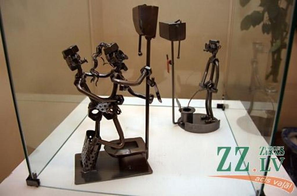 Līdz 17.jūnijam Ādolfa Alunāna Memoriālajā muzejā apskatāma neparasta izstāde. Jelgavas Nekustamā īpašuma pārvaldes vadītājs Juris Vidžis piedāvā iepazīties ar savu podu kolekciju. Suvenīri no plastmasas, metāla un citiem materiāliem uz...