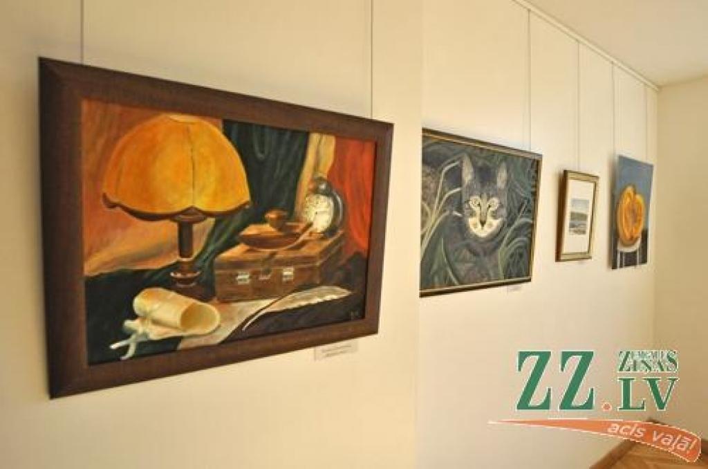 Līdz 30.maijam Jelgavas kultūras namam apskatāma Tautas gleznošanas studijas dalībnieku izstāde.