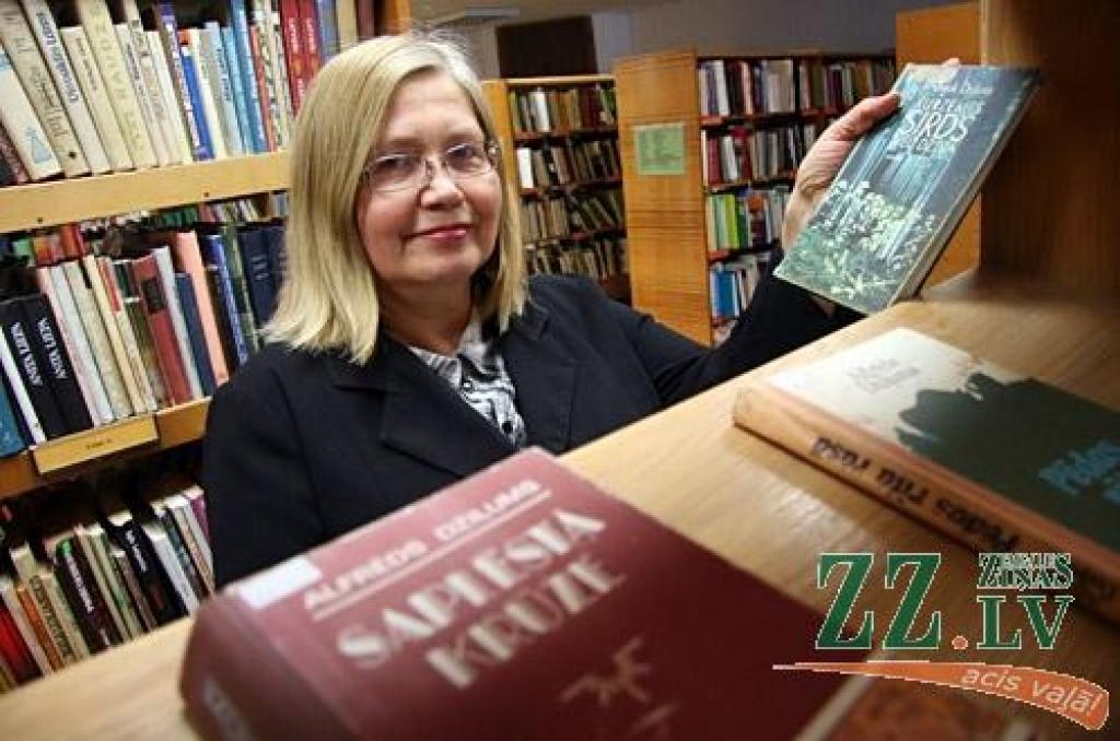 Grāmatas, bērni, kā arī ļauna slimība – faktori, kas būtiski ietekmējuši Pārlielupes bibliotēkas vadītājas Venerandas Godmanes dzīves gājumu. 
Autors: Agris Samcovs