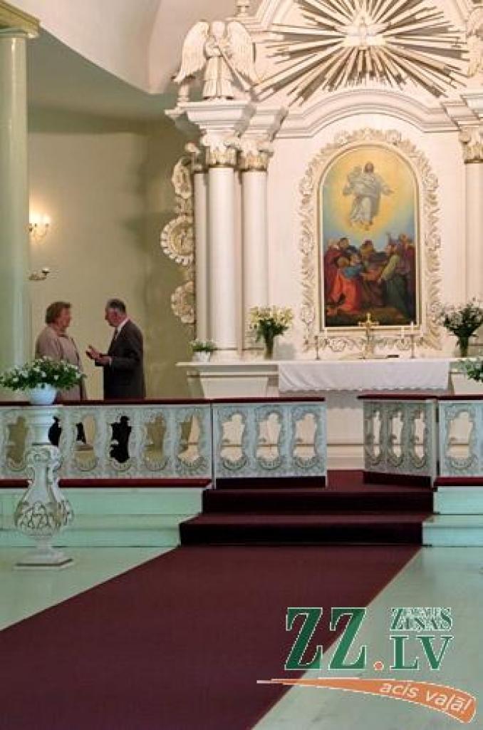 Plašāk par Vircavas evaņģēliski luterisko draudzi, kas Lielvircavā pulcējas Jelgavas novadā vecākajā mūra baznīcā, lasiet «Zemgales Ziņās» ceturtdien ticības tematikai veltītajā lappusē.
Autors: Lāsma Antoneviča