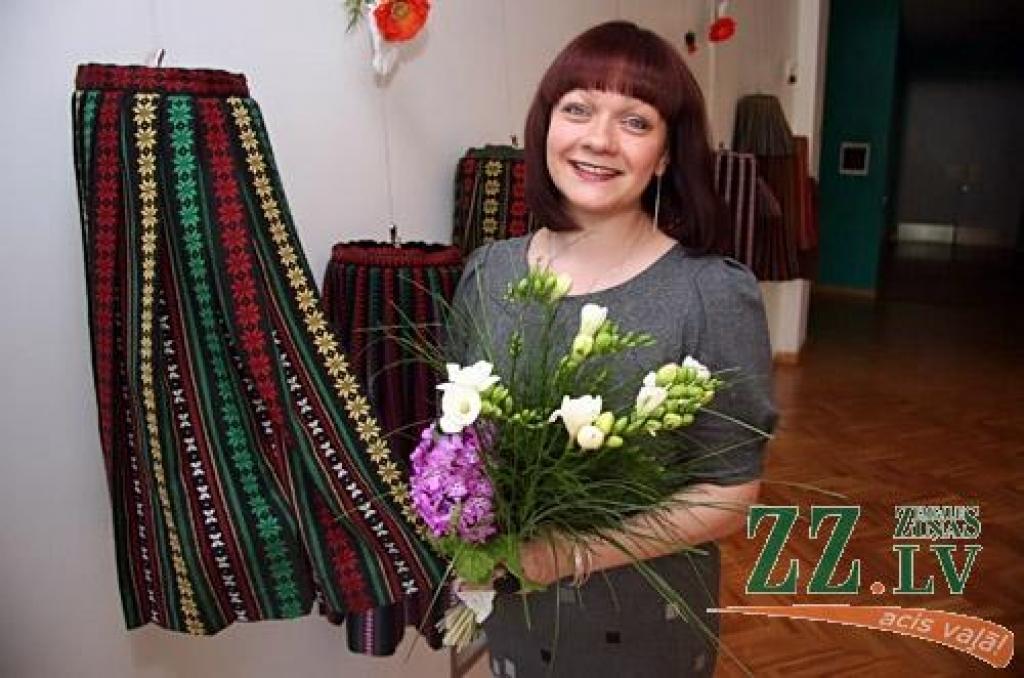 Par darbu kolektīvā no tā pirmsākumiem līdz mūsdienām, kad «es vairs nebaidos eksperimentēt,» saruna ar «Vēja zirdziņa» māksliniecisko vadītāju Aldu Skrastiņu – ceturtdienas laikrakstā. 
Autors: Agris Samcovs