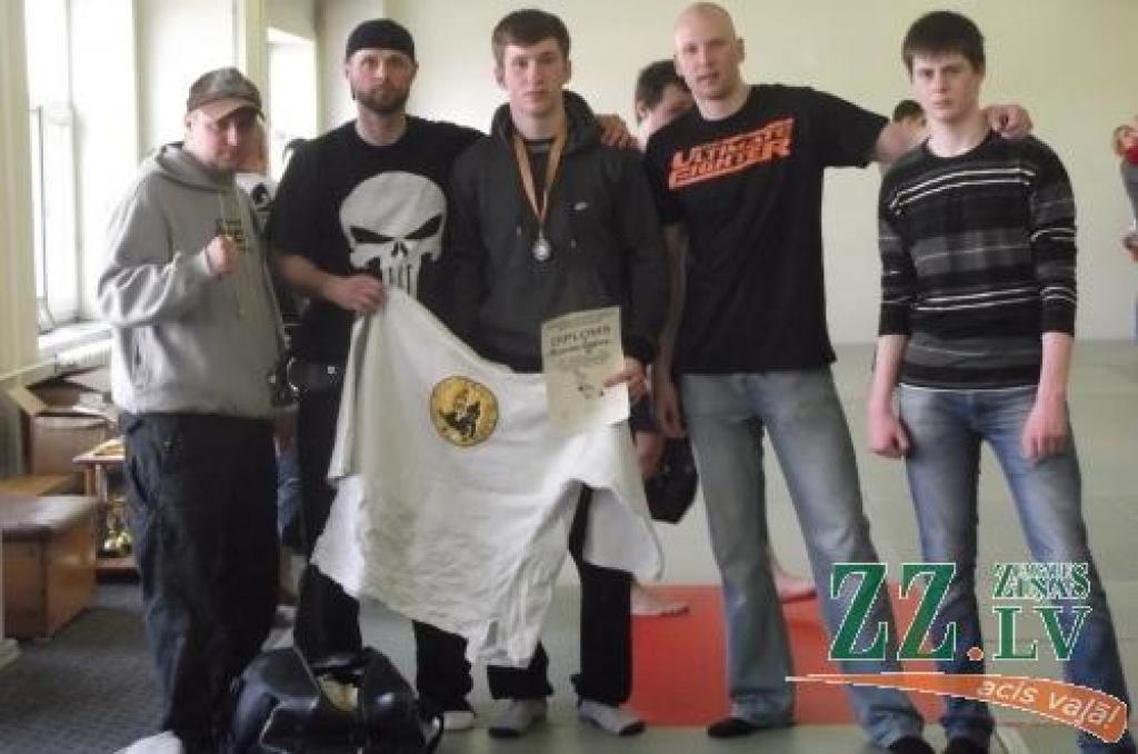 Autors: no sportistu personīgā albuma