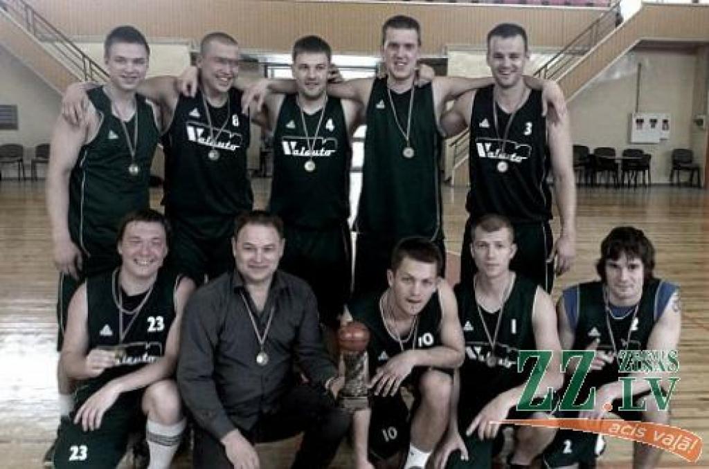 Autors: No sportistu personīgā albuma