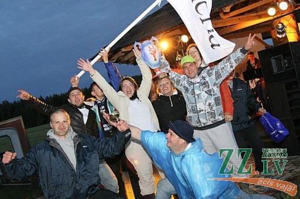 Ar laikraksta «Diena» komandas uzvaru kopvērtējumā noslēgušās 18.Masu mediju sporta spēles. Uzvaru, ko «Diena» guvusi otro gadu pēc kārtas, palīdzēja izcīnīt arī vairāki «Zemgales Ziņu» pārstāvji.
Sporta spēles dalībniekiem šogad paliks...