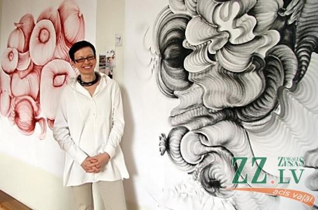 Galerijā «Suņa taka» durvis vērusi jauna izstāde «Ilze Emse-Grīnberga. Rezidences darbnīca Lovīzā Nr.2», kurā skatāmi pazīstamās keramiķes Somijā tapušie tušas zīmējumi. 
Autors: Agris Samcovs