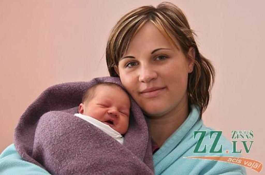 Pie trešās atvasītes 12. jūnija pusnaktī tika jelgavnieki Agnija un Andrejs Butes.
Autors: Agris Samcovs