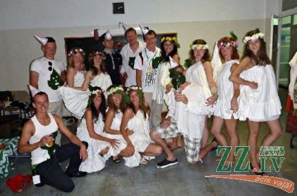 Autors: no dejotāju albuma