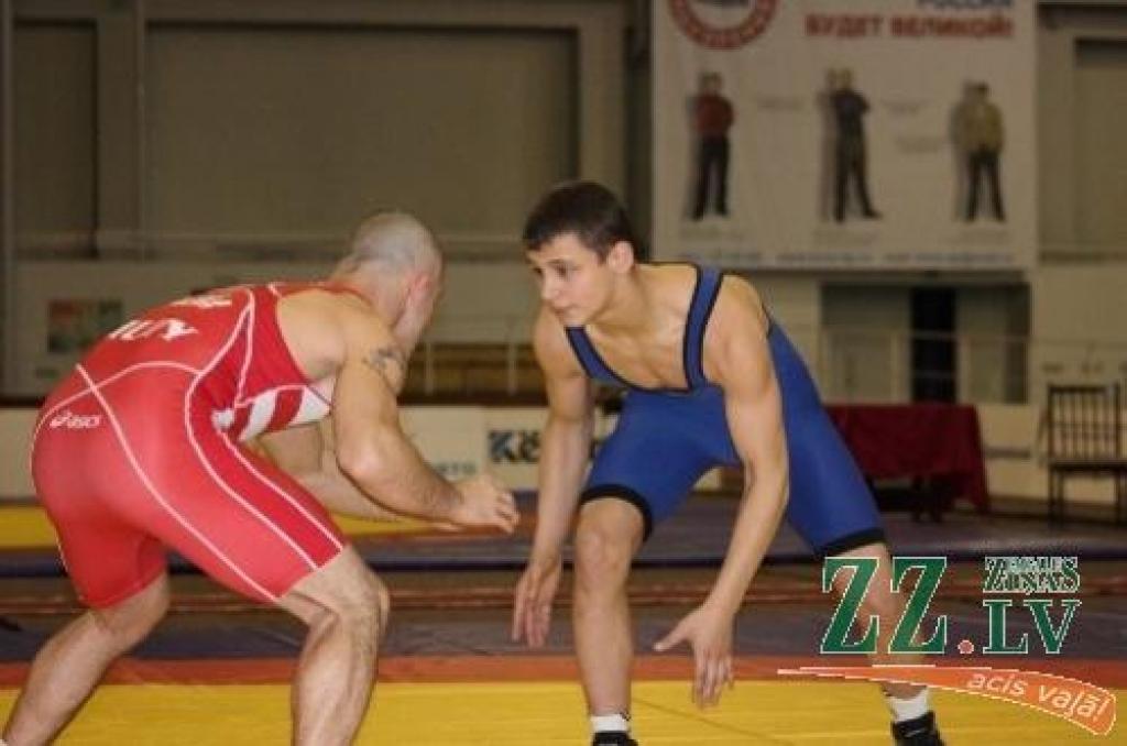 Autors: no sportista albuma