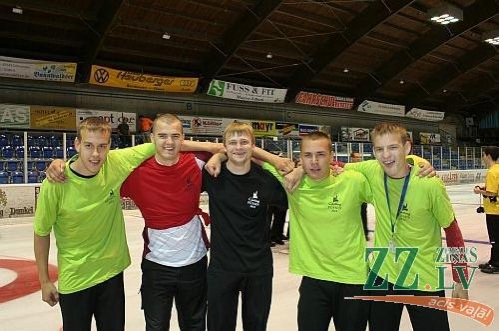 Autors: No sportistu personīgā albuma