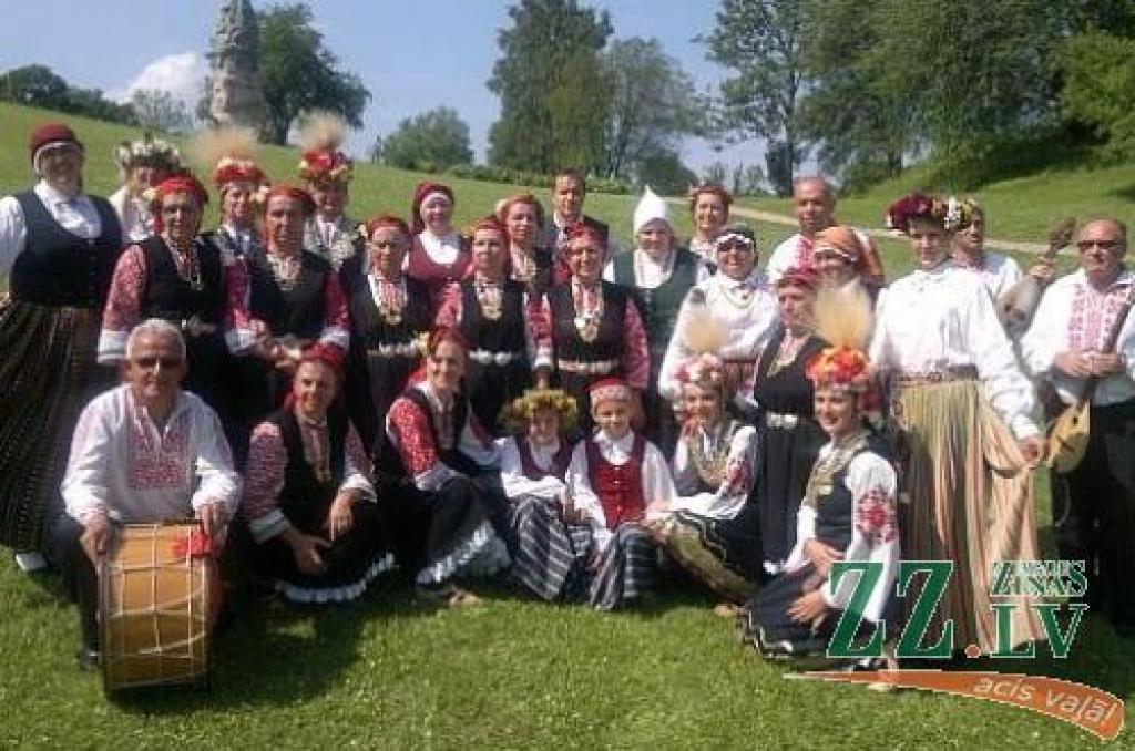 Autors: no kolektīva albuma