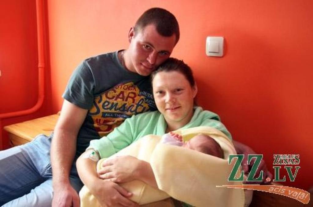 Mazā Karlīna savu dzimšanas dienu turpmāk ik gadu svinēs 2. jūlijā. 
Autors: Agris Samcovs