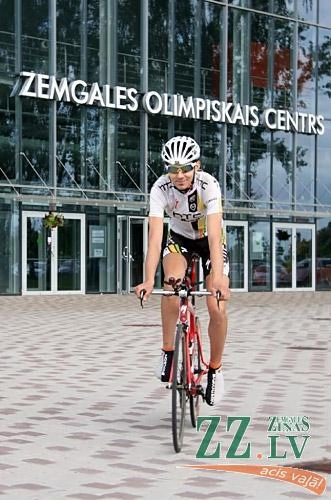 Krīzes gados no rīdzinieka kļuvis par jelgavnieku, Kaspars Launerts pārstāvēs mūsu pilsētu trīs riteņbraukšanas disciplīnās Latvijas olimpiādē.
Autors: Agris Samcovs