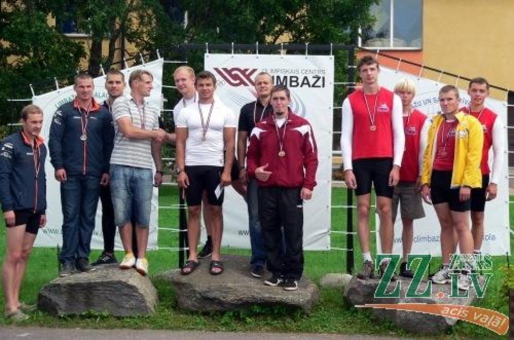 Autors: no sportistu albuma