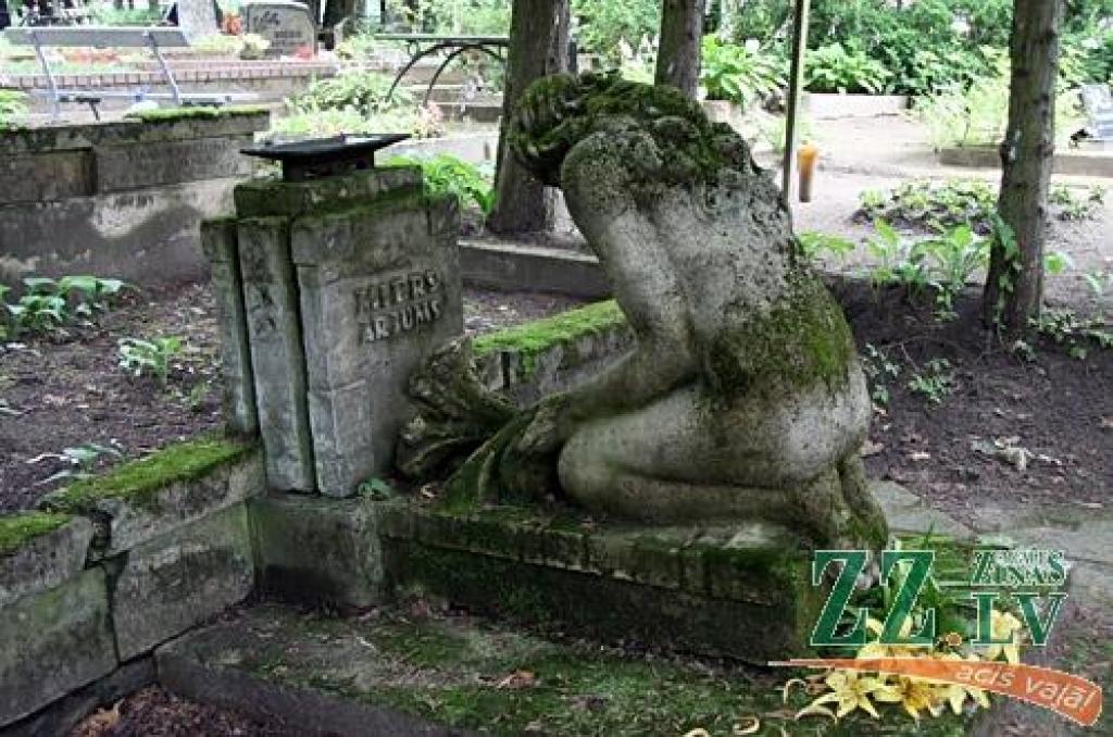 Annas draudzes iekoptā miera osta – Baložu kapsēta
Autors: Agris Samcovs