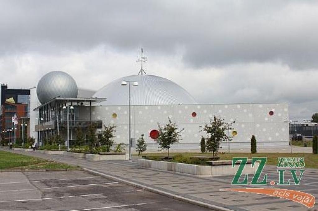 Divu dienu ekskursijā apskatītas populārākās atpūtas vietas Tartu – zinātnes centrs AHHAA un Aura akvaparks –, kā arī apciemoti radinieki Narvā, pilsētā, kas atrodas pie Krievijas robežas.
Autors: no personīgā albuma