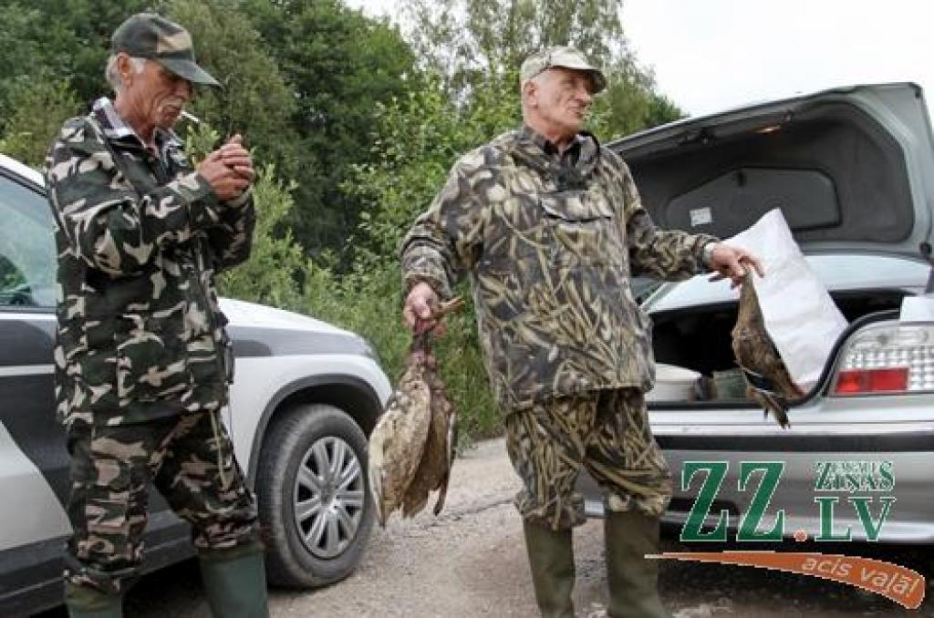 «Zemgales Ziņas» pievienojas policijas reidā, lai noskaidrotu, cik likumpaklausīgi ir ūdensputnu mednieki.
Autors: Armands Lazdiņš