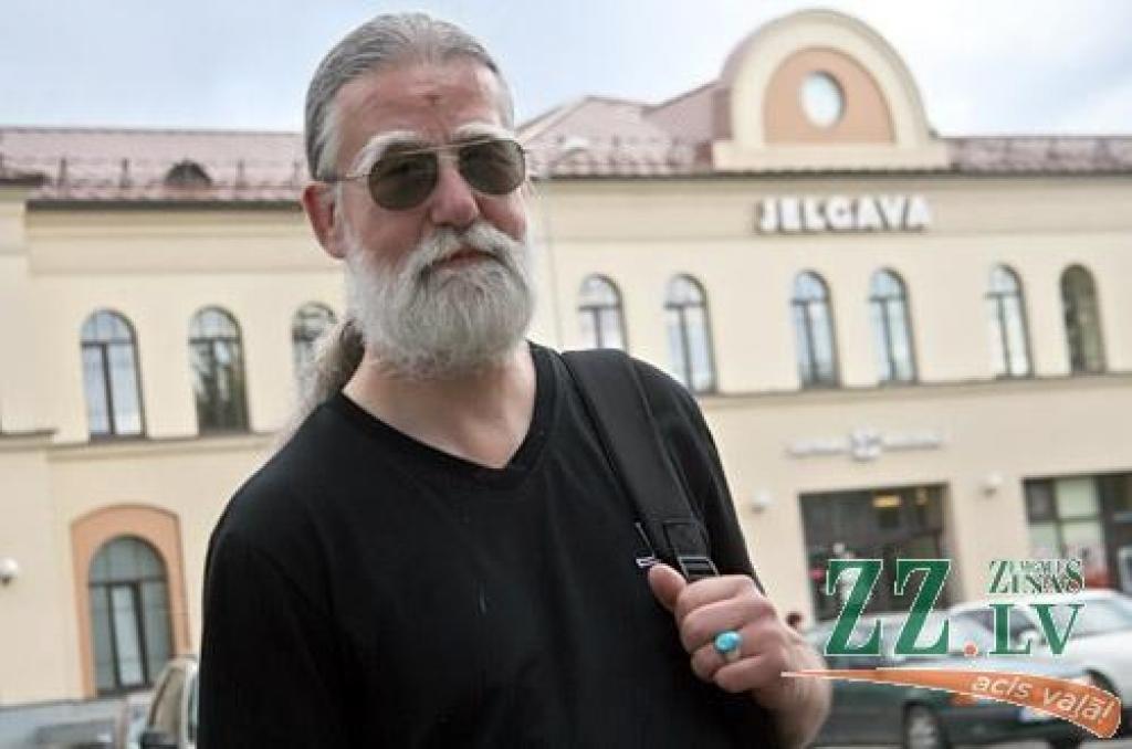 Latvijas Nacionālais arhīvs iesaistījies starptautiskā projektā ar lietuviešiem un igauņiem – par Baltijas valstu bēgļu nometnēm Vācijā no 1944. gada līdz 1951. gadam. «Interesants projekts, jo no vienas puses, bēgļiem no visām trim mūsu valstīm liktenis it kā veidojies vienāds, tomēr atšķirības ir diezgan lielas,» stāsta arhīva eksperts Guntis Švītiņš. 
Autors: Agris Samcovs