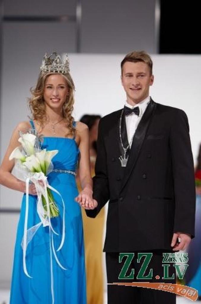 «Volejbolā uz laukuma eju ar domu, ka jānospēlē labākā spēle, kāda jebkad bijusi, nevis jāuzvar. Tāpat ir skaistumkonkursā. Ja iesi pēc uzvaras, vēlāk nāksies piedzīvot lielāku vilšanos, vienkārši jādara ar pilnu atdevi,» uzskata jelgavniece Eva Dombrovska, kas nupat Grieķijā atzīta par «Miss Model of the Planet». 
Autors: no Evas Dombrovskas albuma