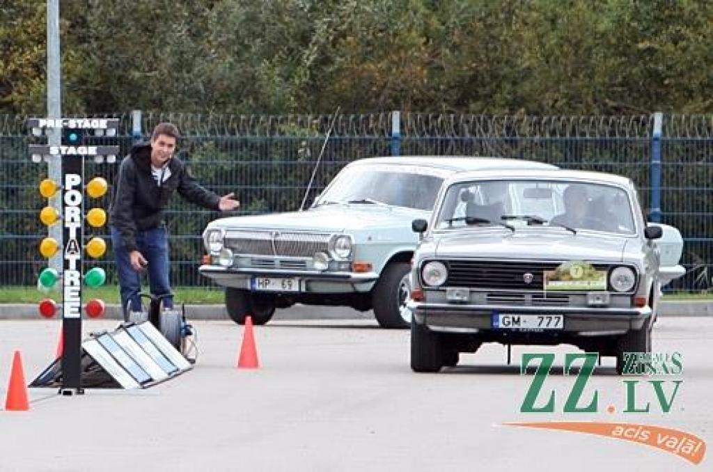 Tradicionālais antīko automobiļu kluba Padomju tehnikas sekcijas organizētais noslēguma rallijs «Zelta rudens» šogad norisinājās 29.septembrī un 30.septembrī Zemgales pusē. Antīkie automobiļi savā noslēguma braucienā viesojās RAF rūpnīcā...