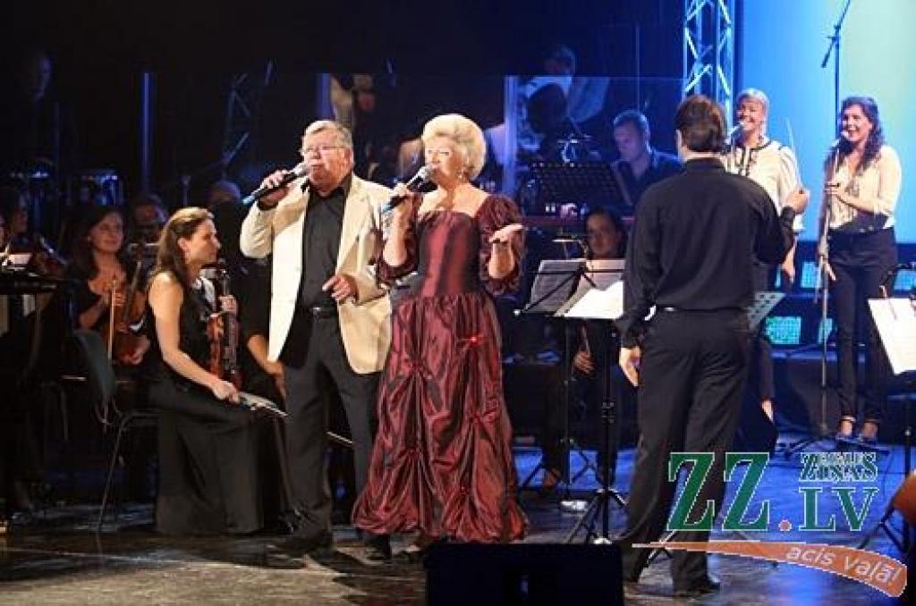 Jelgavā dzimušajai visā Latvijā reiz tik populārajai estrādes dziedātājai Norai Bumbierei šogad būtu nosvinēta sešdesmit piektā gadskārta. Solistes ar neatkārtojami samtaino balss tembru jau labu laiku nav mūsu vidū, bet viņas cienītāju...