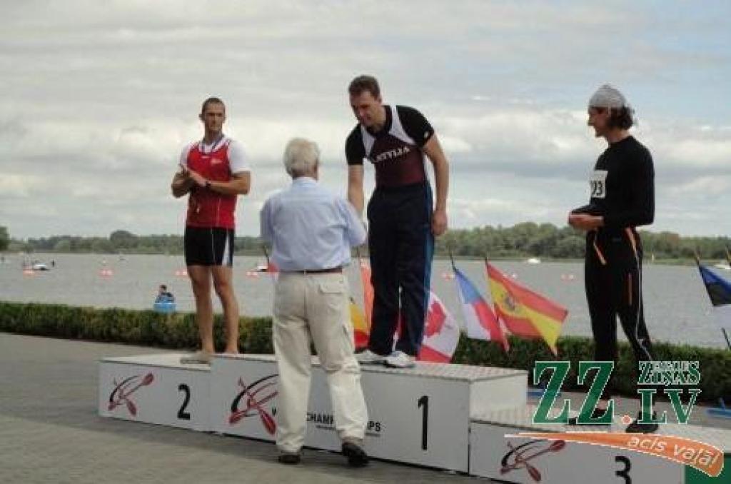 Autors: no sportista albuma