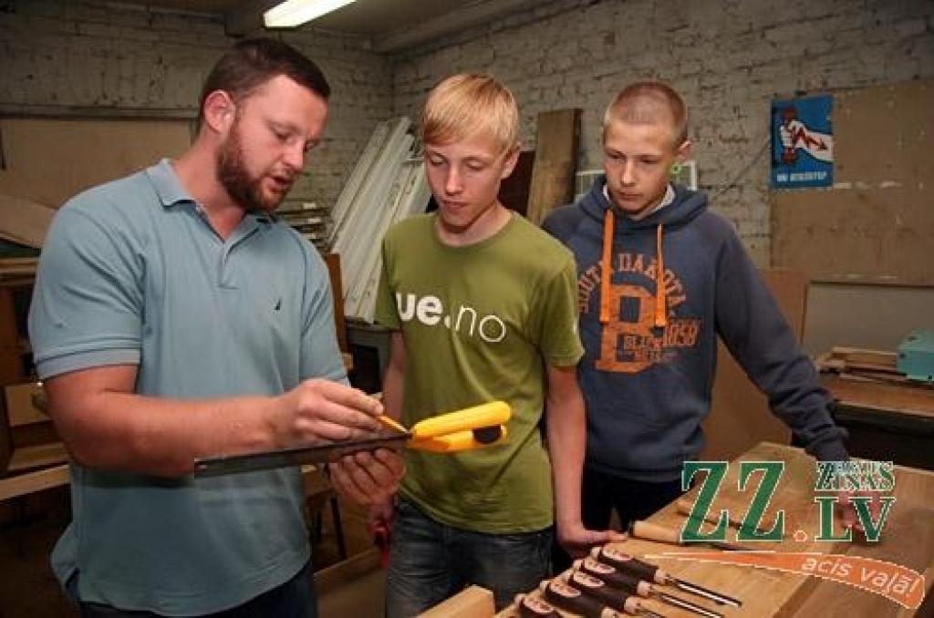 Andreja Kopilova talantu būt profesionālās izglītības skolotājam savulaik atklājusi pati skola, un patlaban Andreja darbavieta – Jelgavas Tehnikums .
Autors: Agris Samcovs