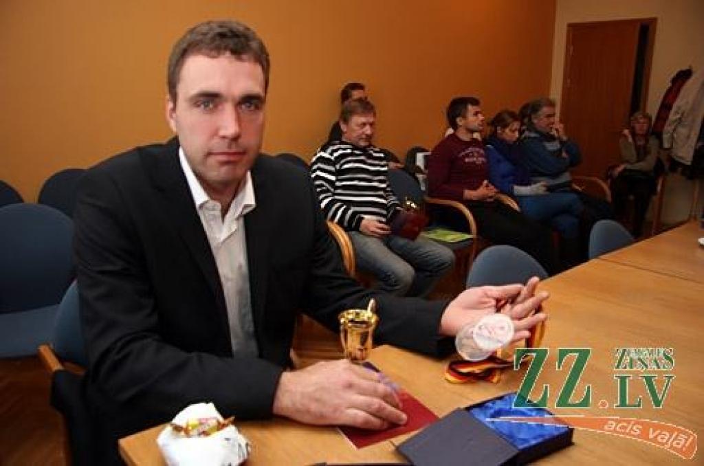 Par starptautiskās sacensībās gūtajiem sasniegumiem septembra sporta laureāta titulu nopelnījuši kanoists Valentīns Lagzdiņš, BMX braucējs Kristens Krīgers un bokseris Artjoms Haņevičs. Visi trīs līdz ar vēl sešiem Latvijas čempioniem...