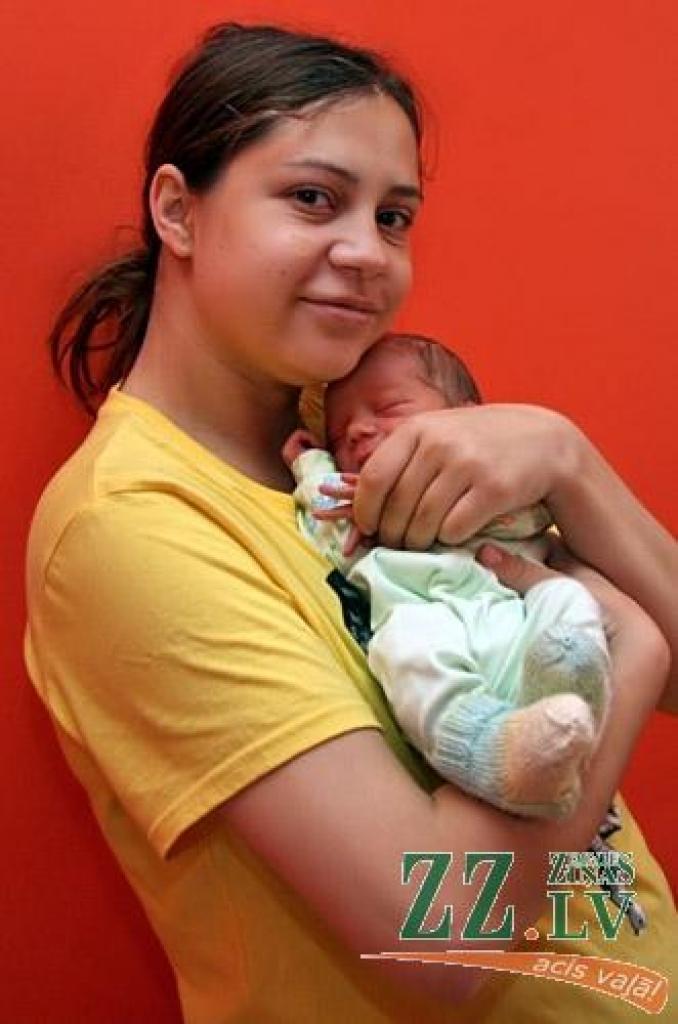 Pirmo bērniņu sagaidīja arī jelgavnieki Inese Leja un Uldis Freimanis.
Autors: Agris Samcovs
