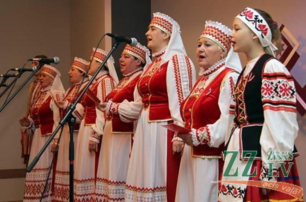 Valsts svētku gaidīšanas nedēļas bagātīgajā Jelgavas kultūras pasākumu afišā nozīmīgs ir Sabiedrības integrācijas pārvaldes (SIP) un ar to saistīto organizāciju devums. Par labu tradīciju kļuvis koncerts «Caur trejdeviņiem gaismas lokiem»,...