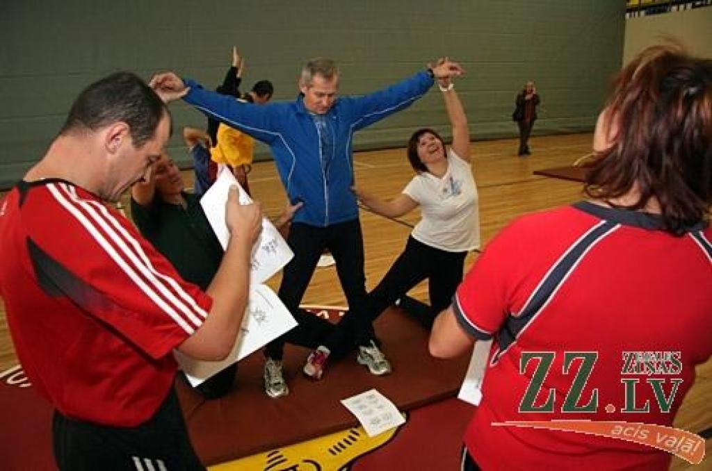 Teju simts sporta pedagogu no visiem Latvijas novadiem Jelgavā pulcēja IZM Valsts izglītības satura centra un pilsētas Sporta servisa centra kopīgi organizēts seminārs par mūsdienīga mācību procesa tēmu. Praktiskās nodarbības...