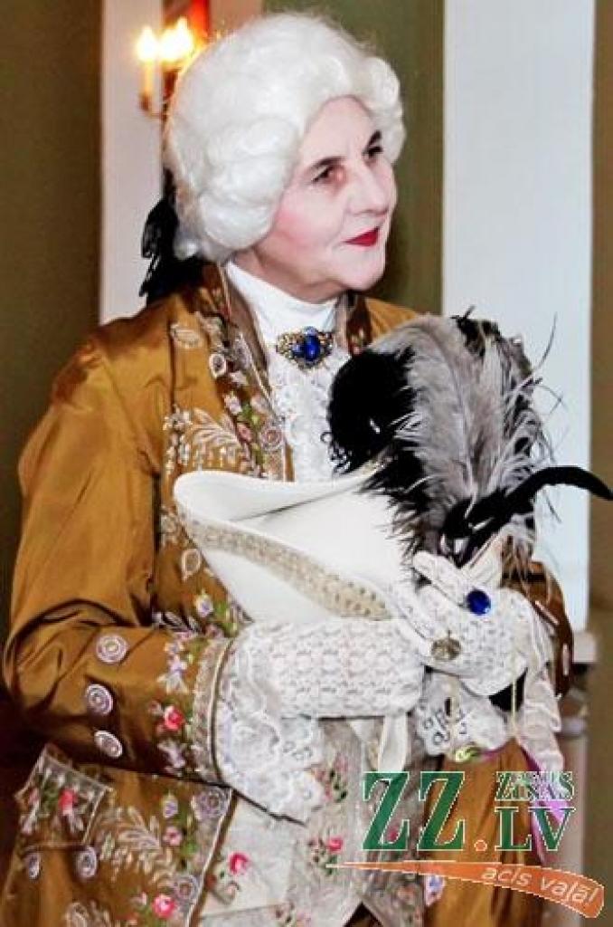 Autors: no Jeļenas Forstes albuma