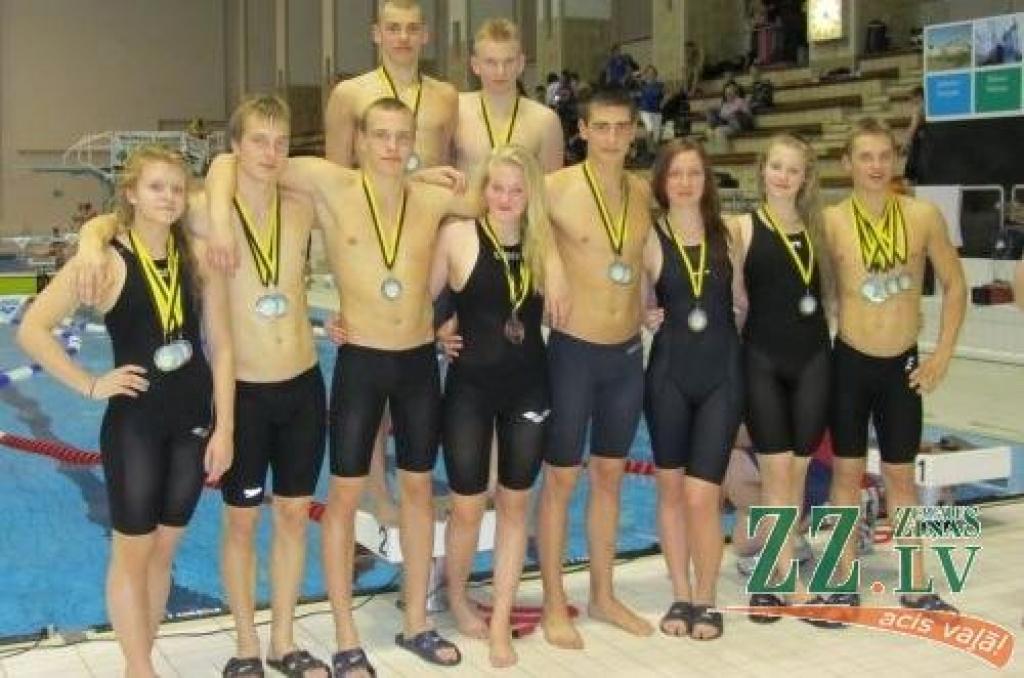 Autors: no skolas albuma