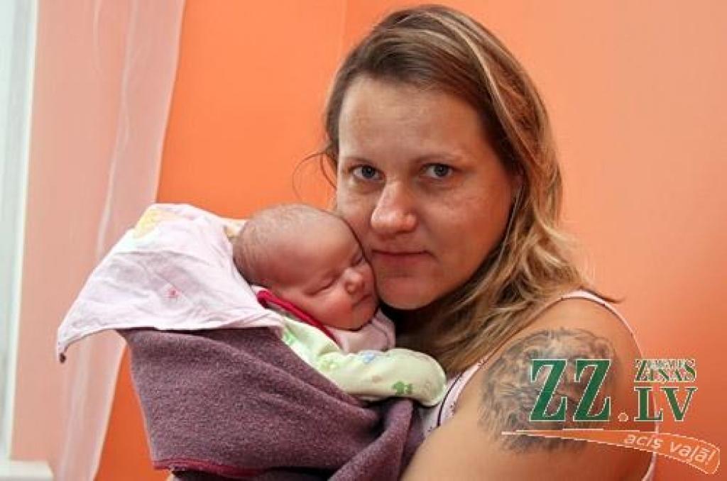 Anetes un Ulda Gibteru atvasīte par savu dzimšanas dienu izraudzījās 30. oktobri, kad īsi pēc pulksten vienpadsmitiem rītā nāca pasaulē.
Autors: Agris Samcovs