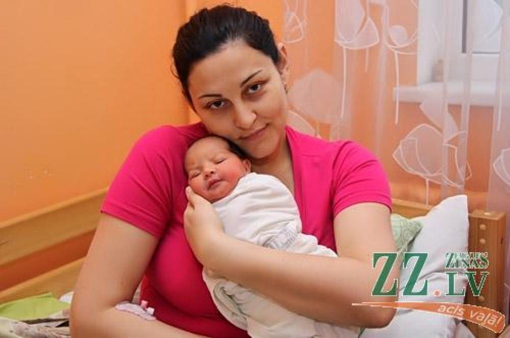 Ziemassvētkos pasaulē nākusi jelgavnieku Aleksandras Kalniņas un Andreja Belozuba atvasīte. 
Autors: Agris Samcovs