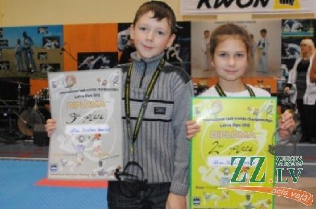 Autors: no Jelgavas Cīņas sporta veidu centra albuma