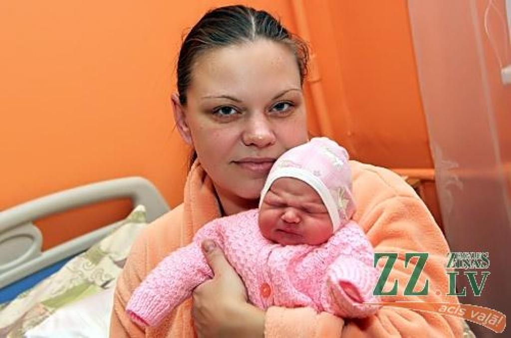 Zīmīgajā 12.12.12. pasaulē nāca mazā jelgavniece Melānija – Kristīnes Kaibes un Mārtiņa Blumberga atvasīte. 
Autors: Agris Samcovs