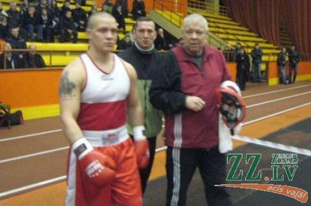 Autors: no sporta kluba albuma