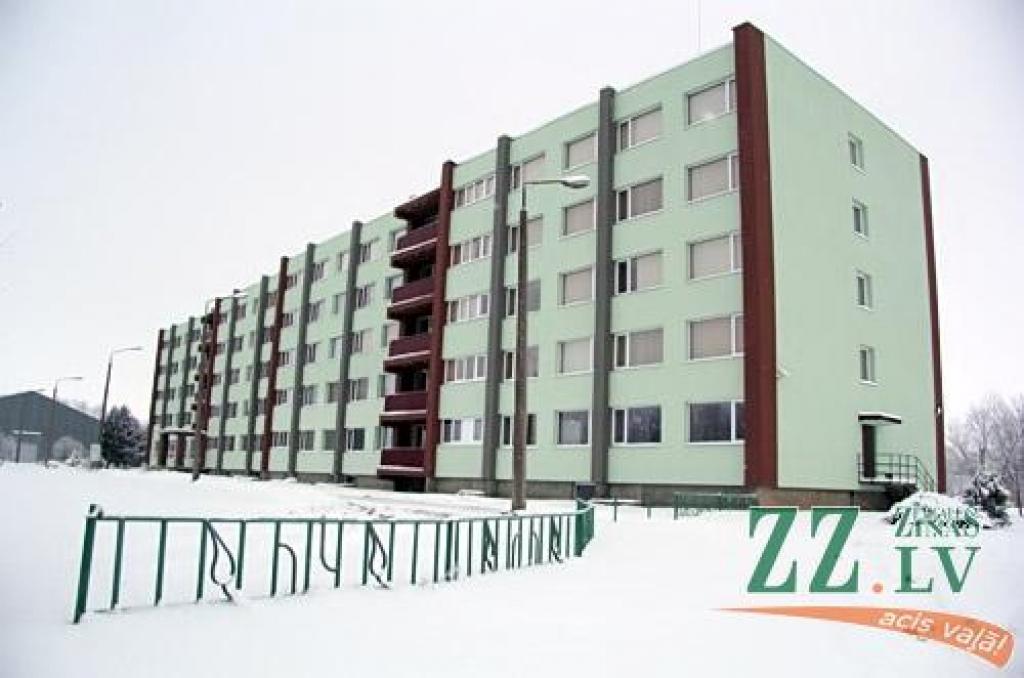 Zaļenieku Profesionālās vidusskolas dienesta viesnīcā ne tikai pilnībā izremontētas istabiņas, bet arī iekārtoti mācību kabineti un laboratorijas. Vairāk par paveikto un to, kādus ieguvumus par galvenajiem dēvē audzēkņi un par ko tagad lepojas skolas vadība, lasiet avīzes drukātajā versijā.
Autors: Agris Samcovs