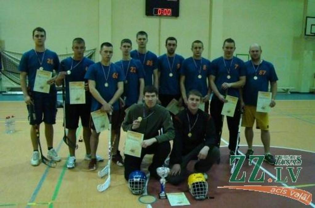 Autors: no komandas albuma