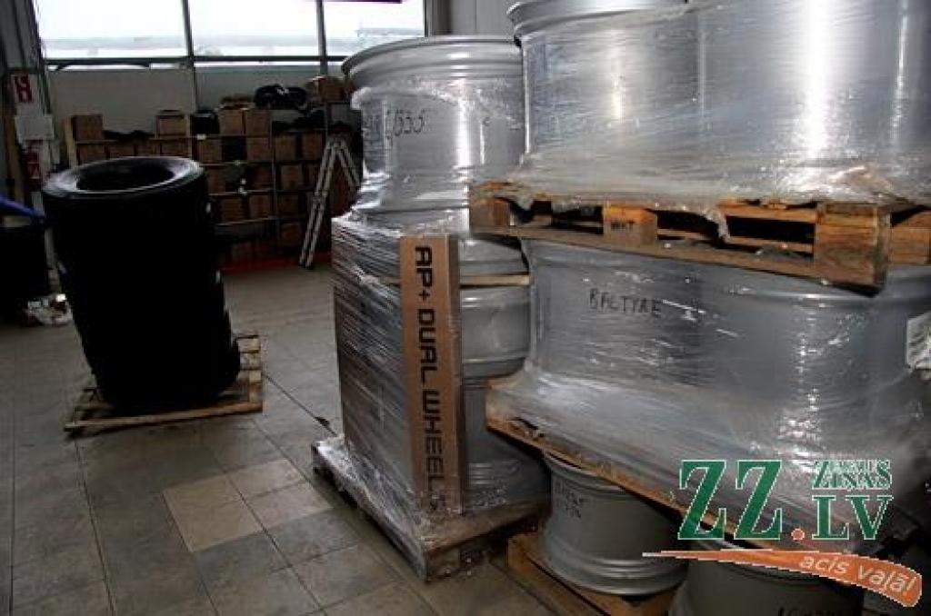 Riepu tirgotājs «Baltyre Latvia», kas dibināts tikai pagājušā gada sākumā, jau apsaimnieko 4,5 tūkstošus kvadrātmetru Aviācijas ielā. 
Autors: Agris Samcovs