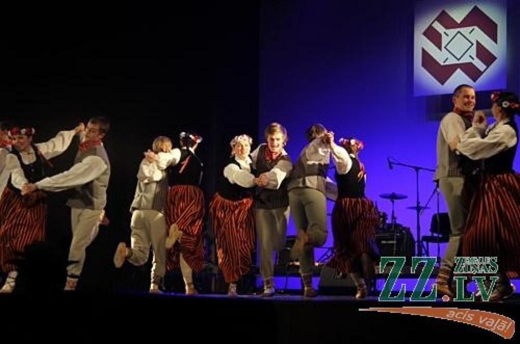 Spīdolas dienas priekšvakarā atskatoties uz gada laikā mācību darbā paveikto, dažādos konkursos un olimpiādēs sasniegto, projektos piedzīvoto un eksāmenos saņemto, Jelgavas Spīdolas ģimnāzijas direktore Ilze Vilkārse atzīst, ka  skolēni...