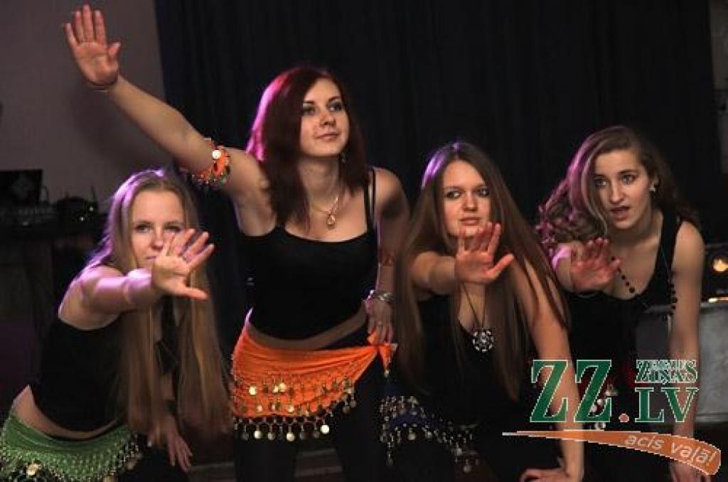 Karjeras nedēļa noslēgumā Jelgavas tehnikumā norisinājies atpūtas pasākums devītklasniekiem «Super ballīte 2013».