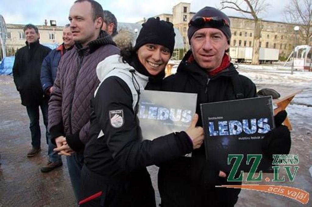 Par godu Jelgavas Ledus skulptūru festivāla jubilejai Jelgavas Mākslinieku biedrības vadītājs Māris Brancis izveidojis grāmatu «Starptautiskie ledus skulptūru festivāli Jelgavā (1998. – 2012.gads)». Tajā apkopota informācija par katru...
Autors: Agris Samcovs